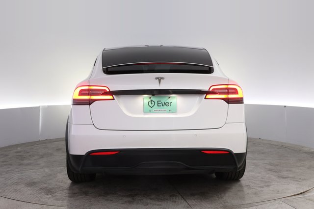 2022 Tesla Model X — photo 12 of 26