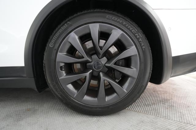 2022 Tesla Model X — photo 7 of 26