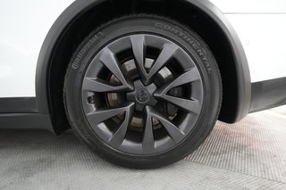 2022 Tesla Model X — photo 7 of 26