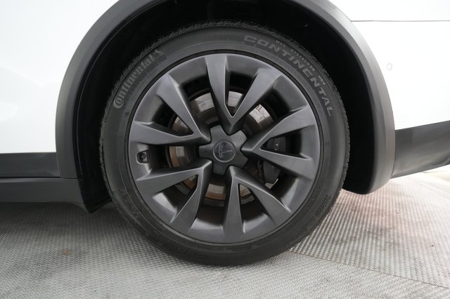 2022 Tesla Model X — photo 7 of 26