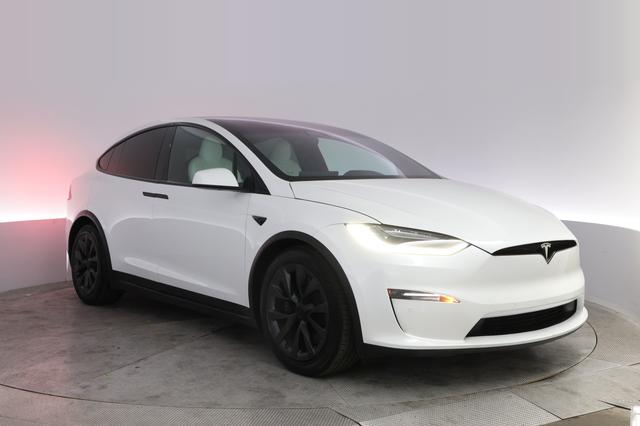 2022 Tesla Model X — photo 10 of 26