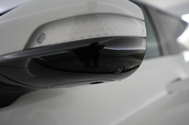 2023 Rivian R1S — photo 29 of 33