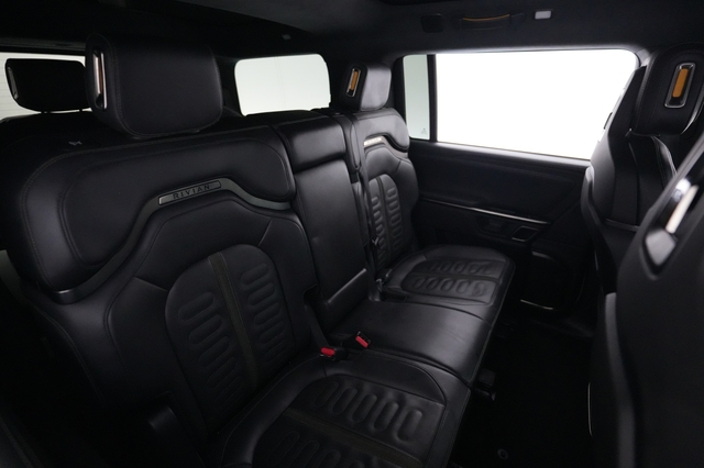 2023 Rivian R1S
