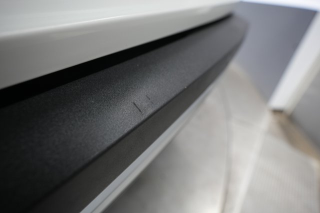 2023 Rivian R1S — photo 24 of 33