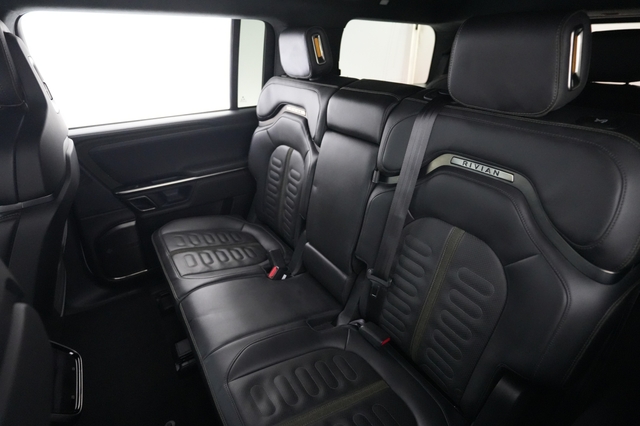 2023 Rivian R1S