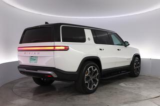 2023 Rivian R1S — photo 2 of 33