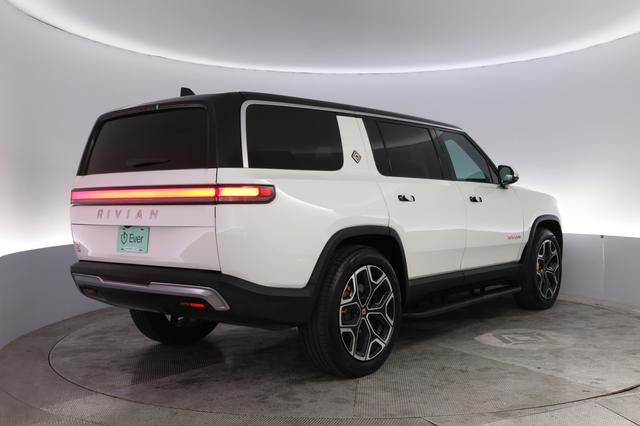 2023 Rivian R1S — photo 2 of 33
