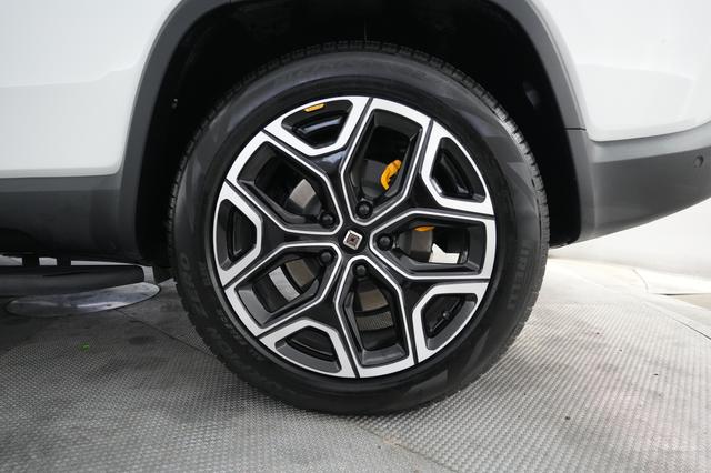 2023 Rivian R1S — photo 7 of 33