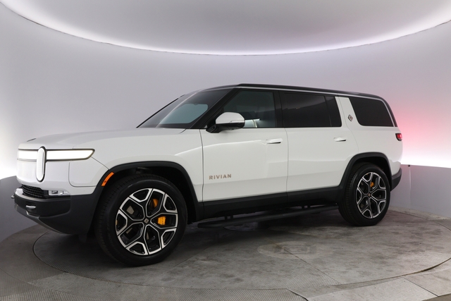 2023 Rivian R1S