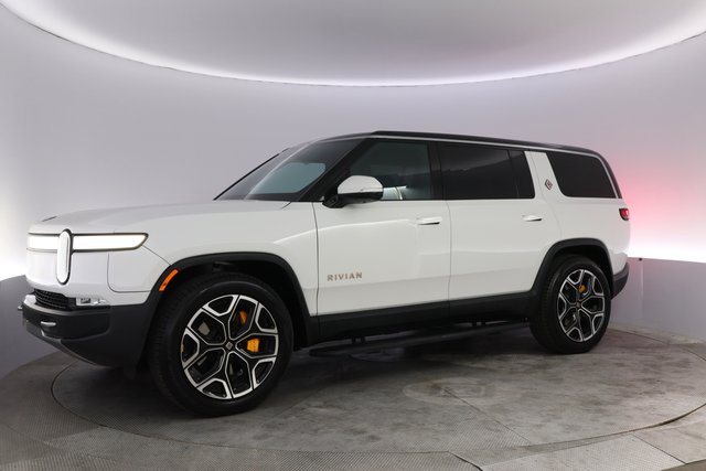 2023 Rivian R1S — photo 14 of 33