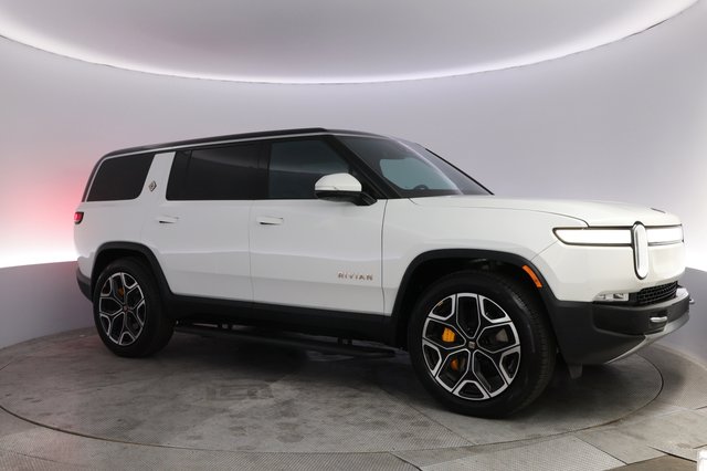 2023 Rivian R1S — photo 11 of 33