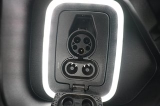 2023 Rivian R1S — photo 8 of 33