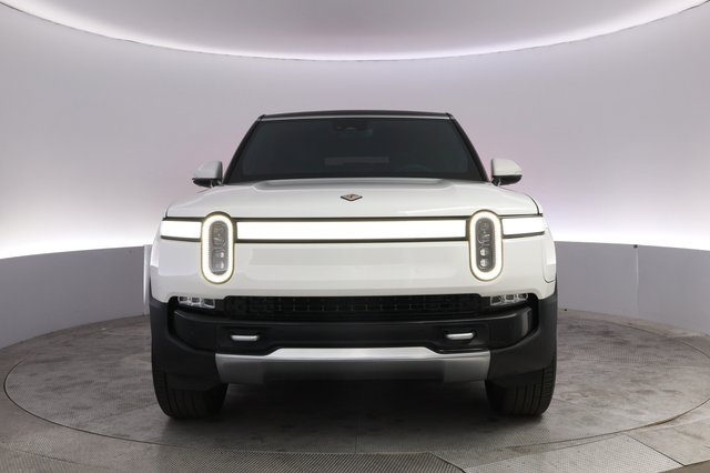 2023 Rivian R1S — photo 9 of 33