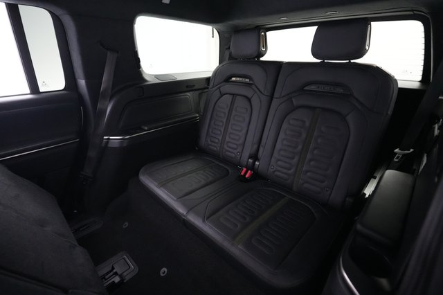 2023 Rivian R1S — photo 20 of 33