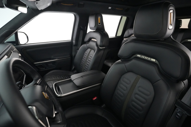 2023 Rivian R1S