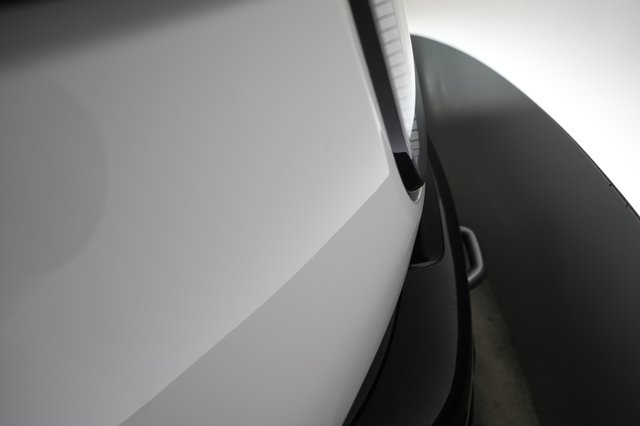 2023 Rivian R1S — photo 32 of 33