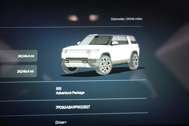 2023 Rivian R1S — photo 5 of 33