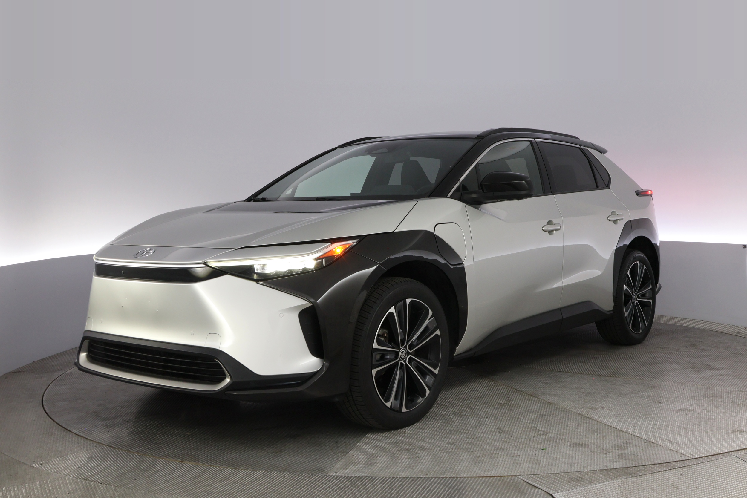 2023 Toyota bZ4X Limited