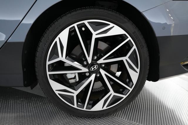 2025 Hyundai IONIQ 6 — photo 7 of 21