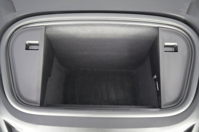 2023 Porsche Taycan — photo 23 of 27