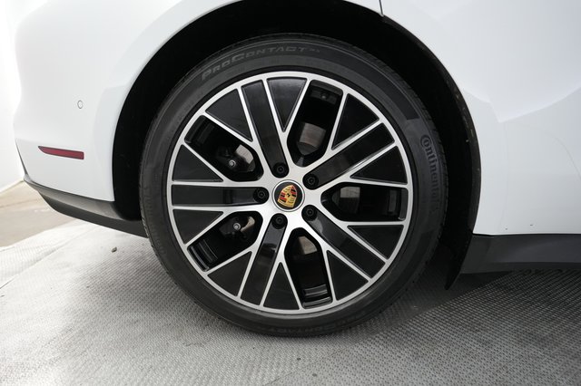2023 Porsche Taycan — photo 17 of 27