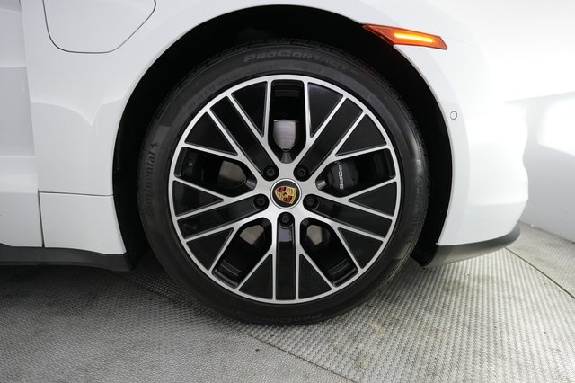2023 Porsche Taycan — photo 16 of 27