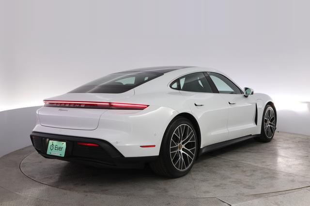 2023 Porsche Taycan — photo 2 of 27