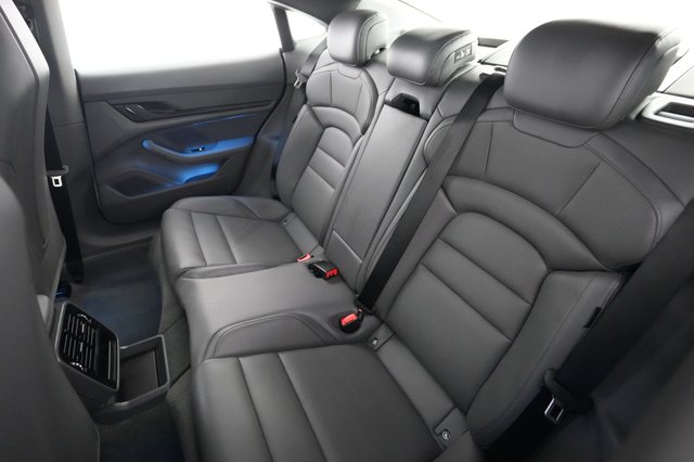 2023 Porsche Taycan — photo 19 of 27