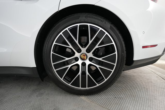 2023 Porsche Taycan — photo 7 of 27