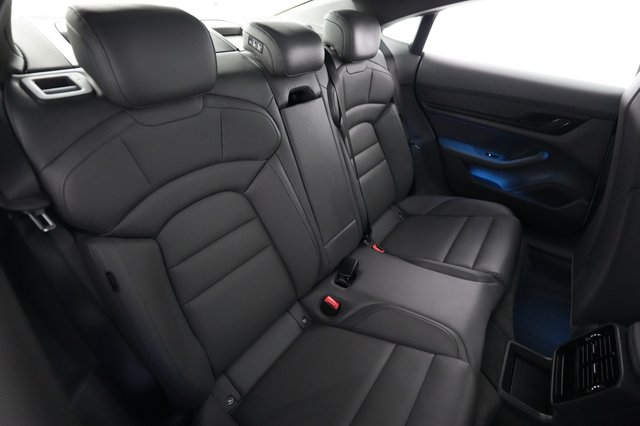 2023 Porsche Taycan — photo 4 of 27