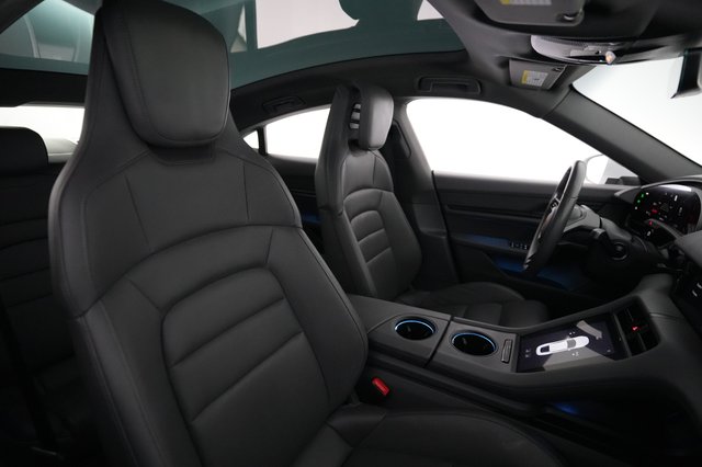 2023 Porsche Taycan — photo 18 of 27
