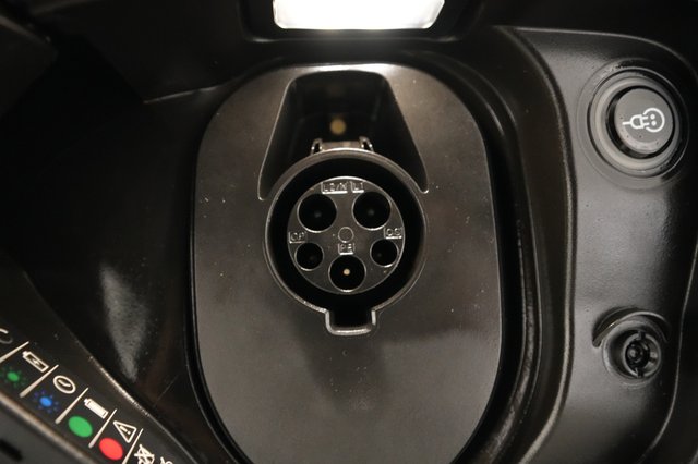 2023 Porsche Taycan — photo 24 of 27