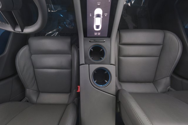 2023 Porsche Taycan — photo 22 of 27