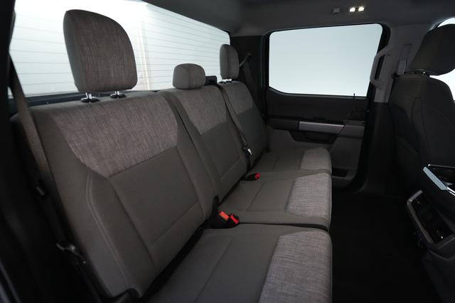 2023 Ford F-150 Lightning — photo 4 of 15