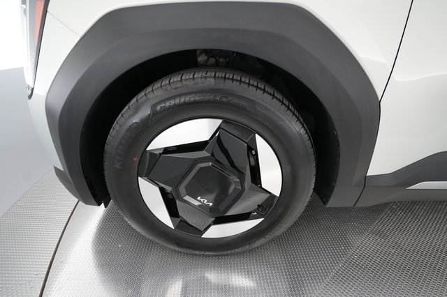 2024 Kia EV9 — photo 13 of 21
