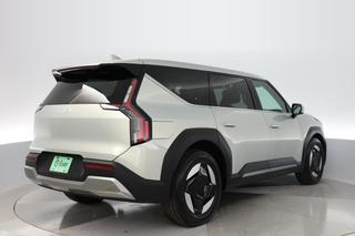 2024 Kia EV9 — photo 2 of 21