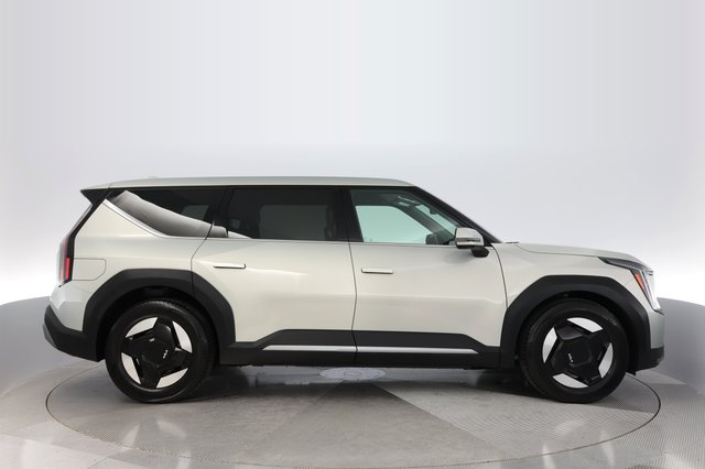2024 Kia EV9 — photo 10 of 21