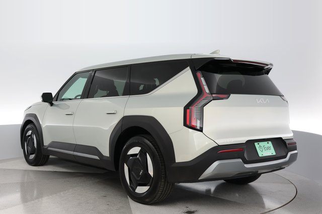 2024 Kia EV9 — photo 11 of 21