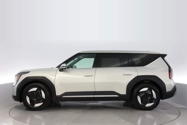 2024 Kia EV9 — photo 12 of 21