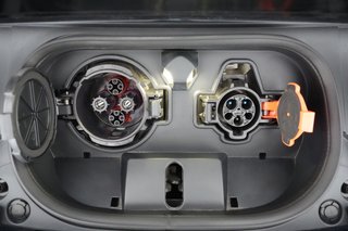 2022 Nissan Leaf — photo 18 of 30