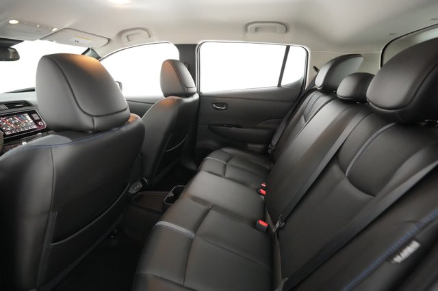 2022 Nissan Leaf — photo 15 of 30