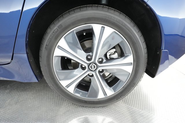 2022 Nissan Leaf — photo 12 of 30
