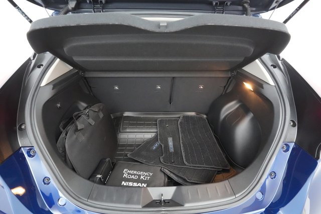 2022 Nissan Leaf — photo 17 of 30