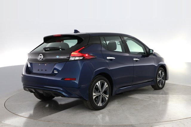 2022 Nissan Leaf — photo 2 of 30