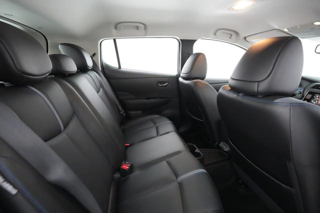 2022 Nissan Leaf — photo 4 of 30