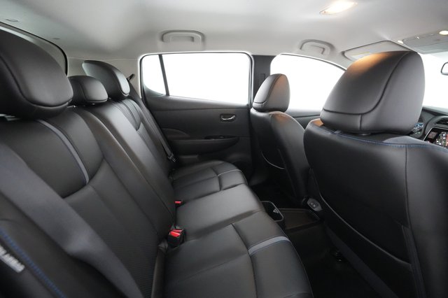 2022 Nissan Leaf — photo 4 of 30