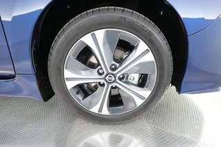 2022 Nissan Leaf — photo 11 of 30