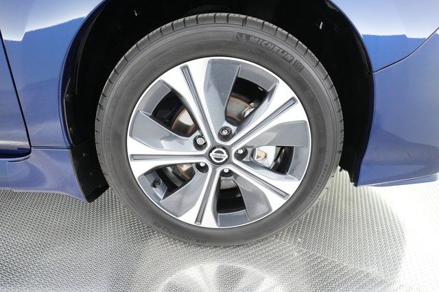2022 Nissan Leaf — photo 11 of 30