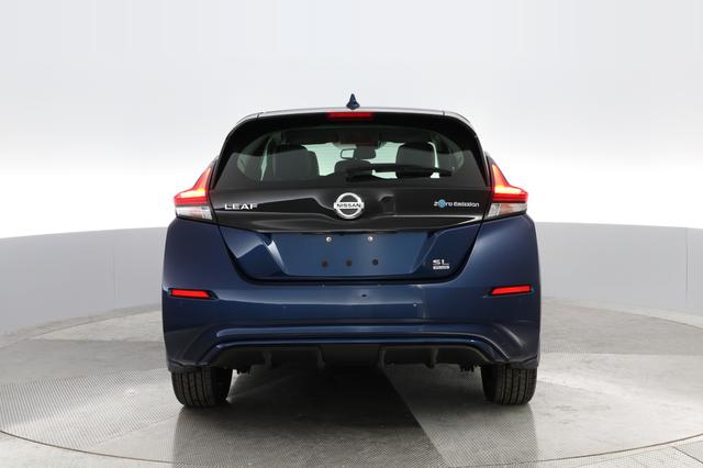 2022 Nissan Leaf — photo 8 of 30