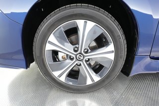 2022 Nissan Leaf — photo 13 of 30